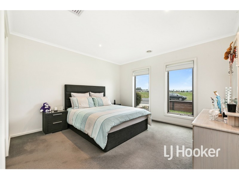 48 Heather Grove, Cranbourne East VIC 3977