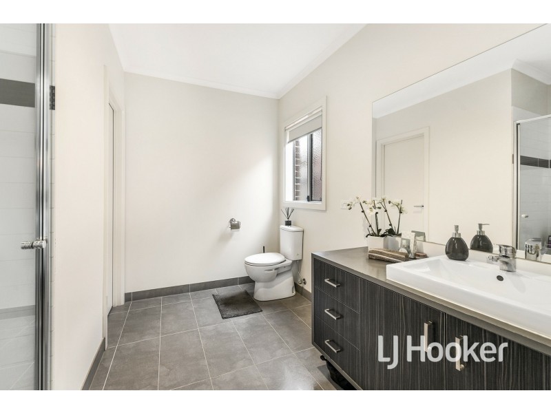 48 Heather Grove, Cranbourne East VIC 3977