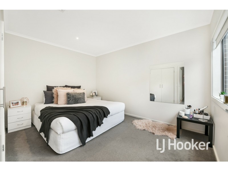 48 Heather Grove, Cranbourne East VIC 3977