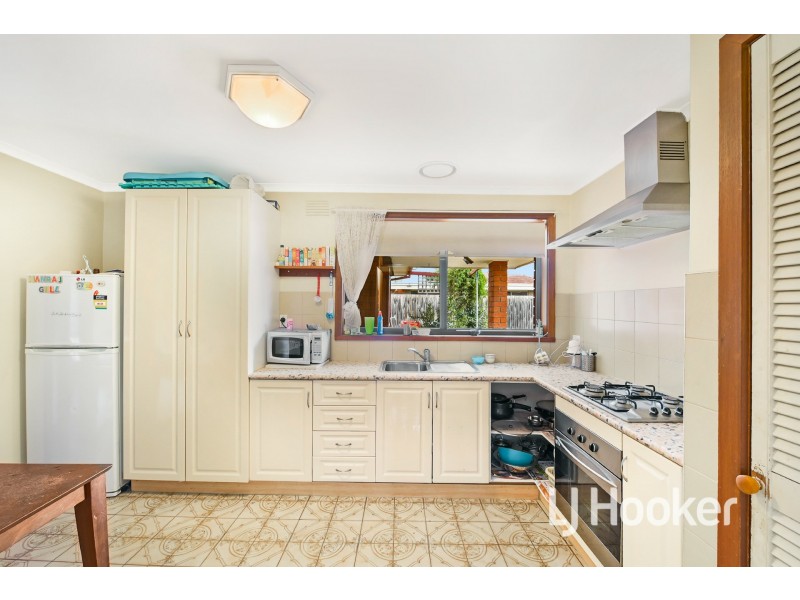 2/24 Alexander Street, Cranbourne VIC 3977