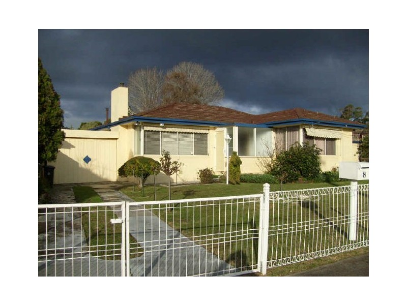 8 Frallon Crescent, Frankston VIC 3199