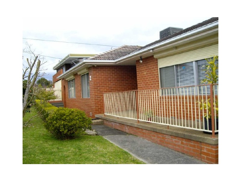 2 Pembroke Avenue, Frankston VIC 3199
