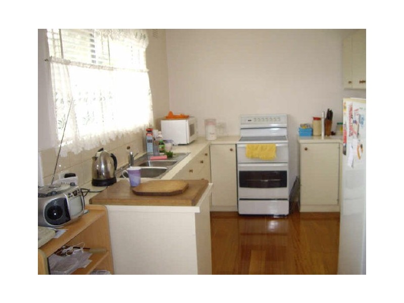 2 Pembroke Avenue, Frankston VIC 3199