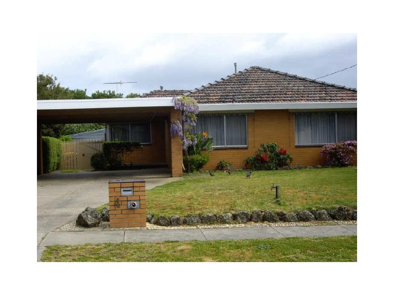 4 Bunnarong Drive, Frankston VIC 3199