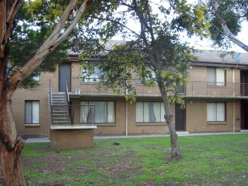 2/74 Beach Street, Frankston VIC 3199