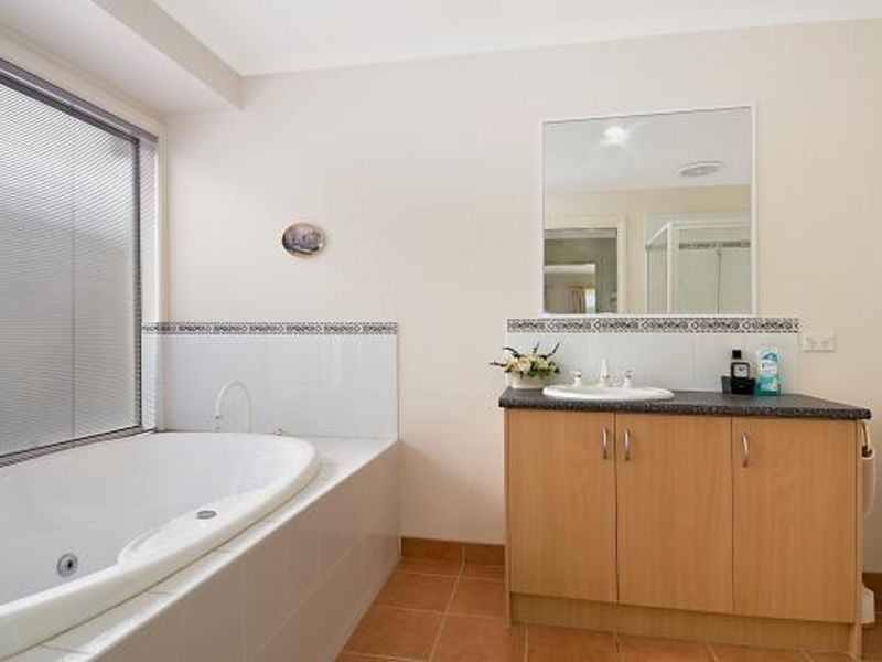 5 Manorwoods Drive, Frankston VIC 3199