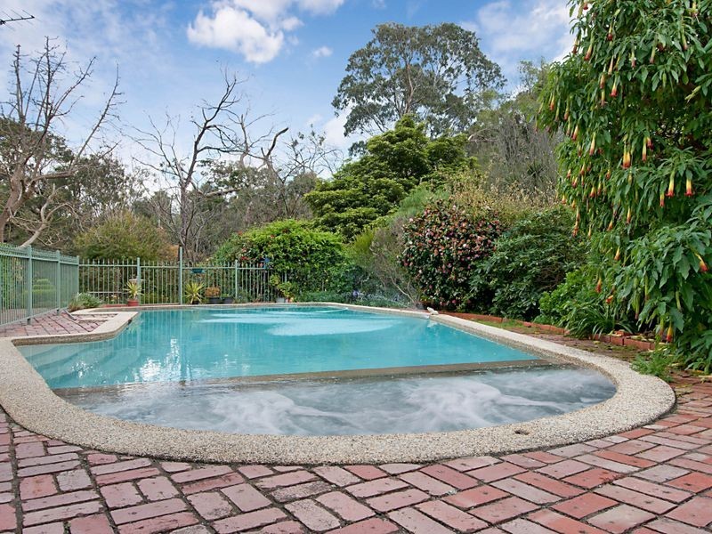 6 Camelot Crt, Mount Eliza VIC 3930