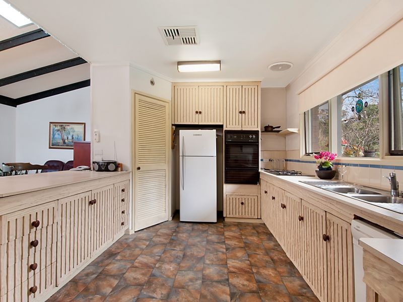 6 Camelot Crt, Mount Eliza VIC 3930