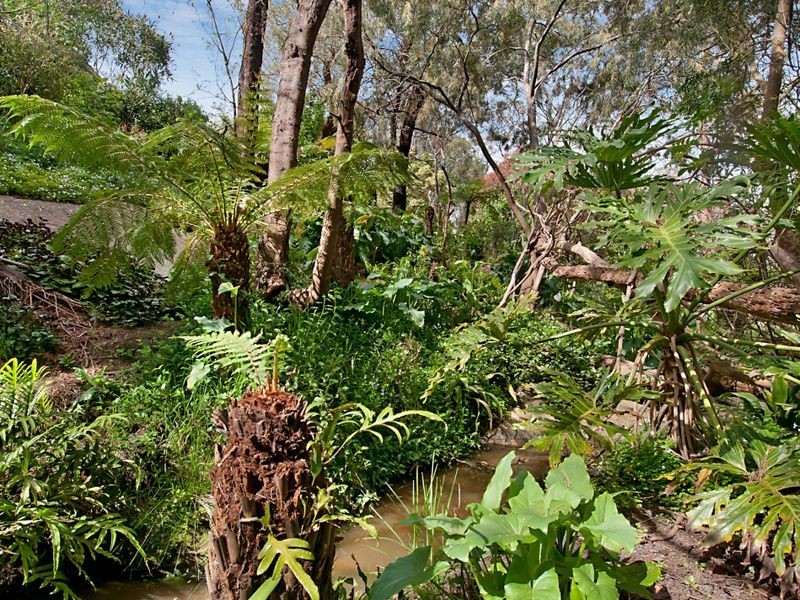 6 Camelot Crt, Mount Eliza VIC 3930