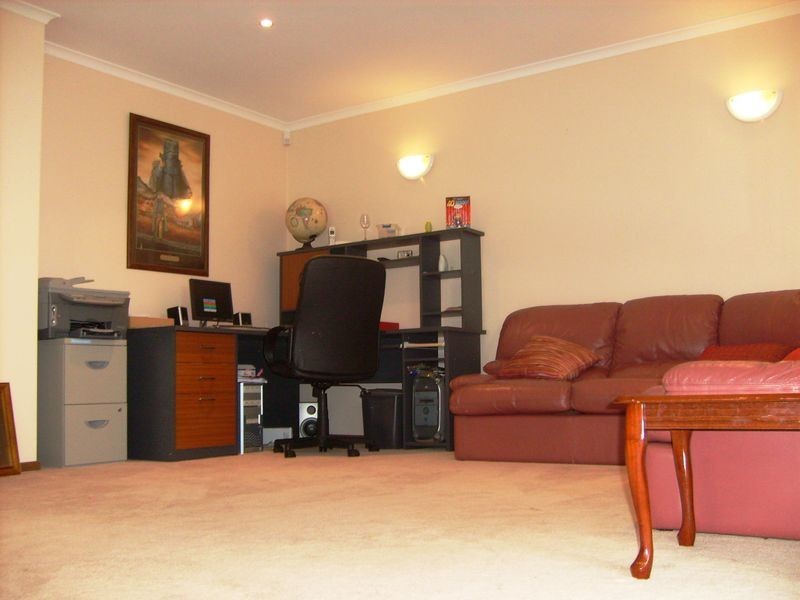 36 Whitford Way, Frankston VIC 3199