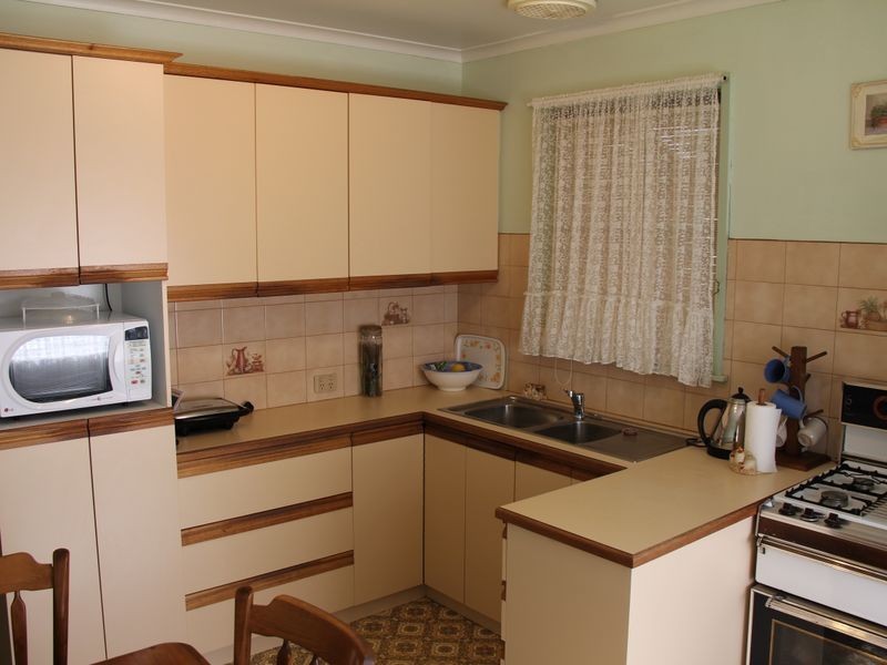 36 Hickory Crescent, Frankston North VIC 3200