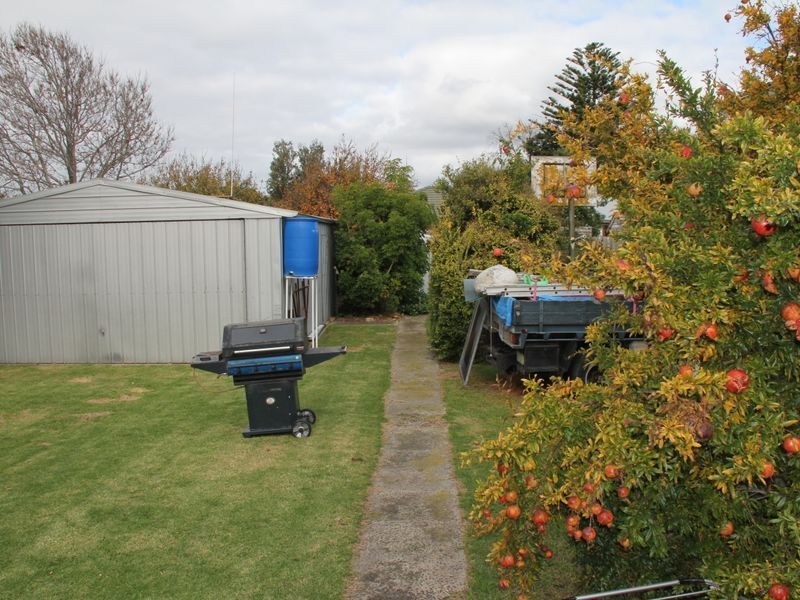 82 Berry Ave, Edithvale VIC 3196