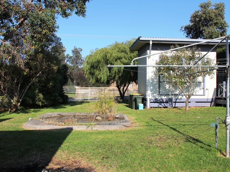23 Gairloch Drive, Frankston VIC 3199