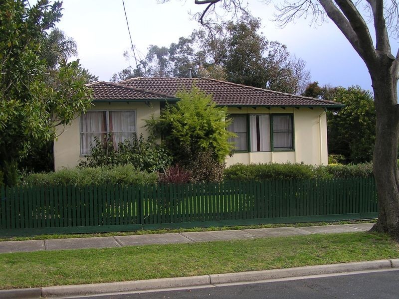 16 Burdett Street, Frankston North VIC 3200