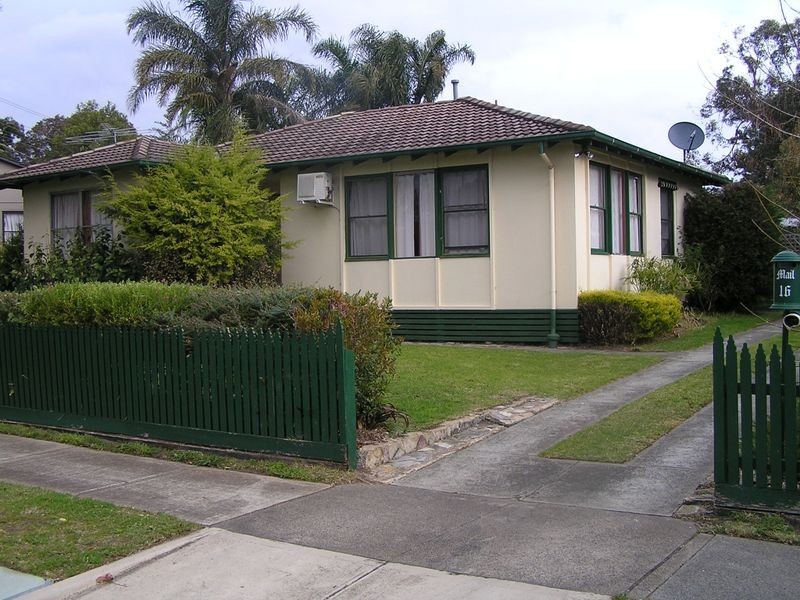 16 Burdett Street, Frankston North VIC 3200