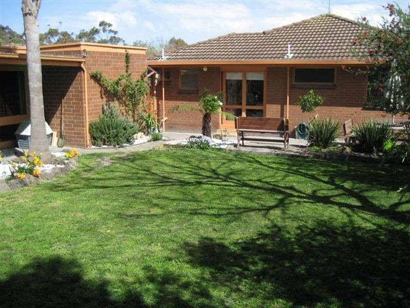 16 Raphael Crescent, Frankston VIC 3199