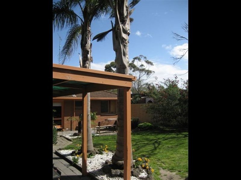 16 Raphael Crescent, Frankston VIC 3199