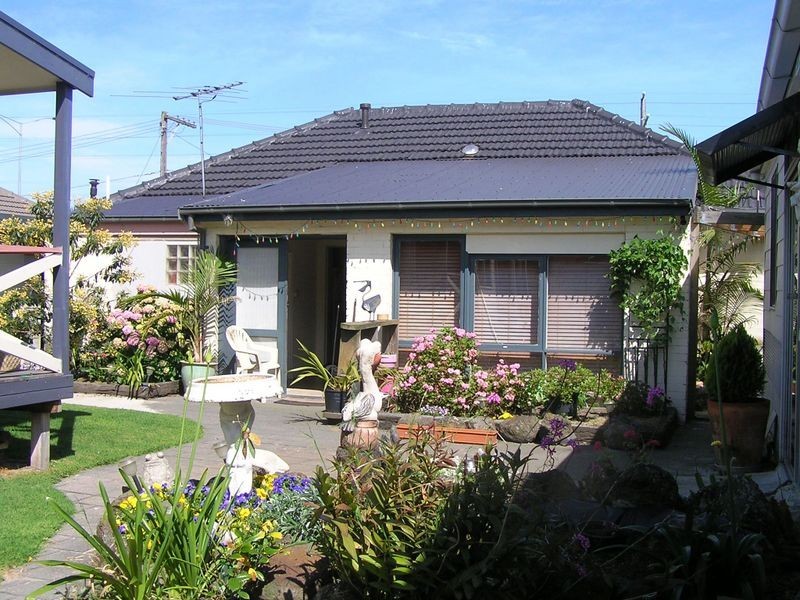 52 McMahons Rd, Frankston VIC 3199