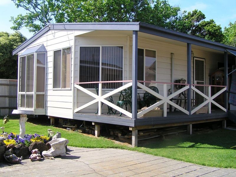 52 McMahons Rd, Frankston VIC 3199