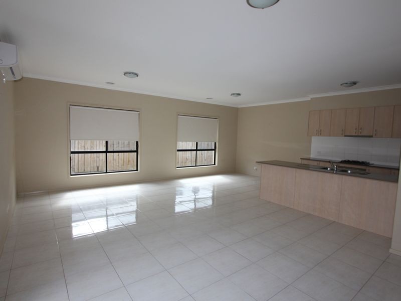 33 Nagle Drive, Sandhurst VIC 3977