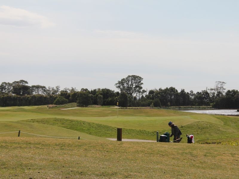 33 Nagle Drive, Sandhurst VIC 3977