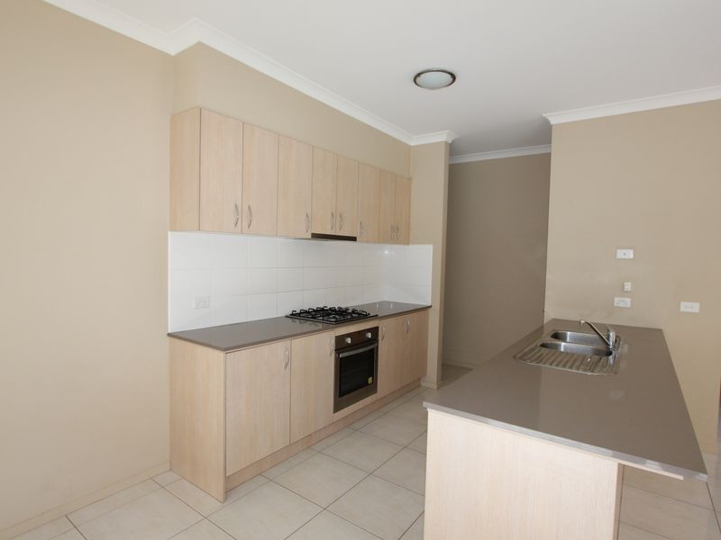 33 Nagle Drive, Sandhurst VIC 3977