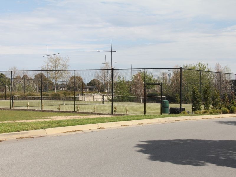 33 Nagle Drive, Sandhurst VIC 3977