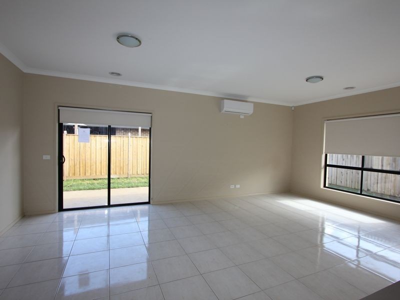 33 Nagle Drive, Sandhurst VIC 3977