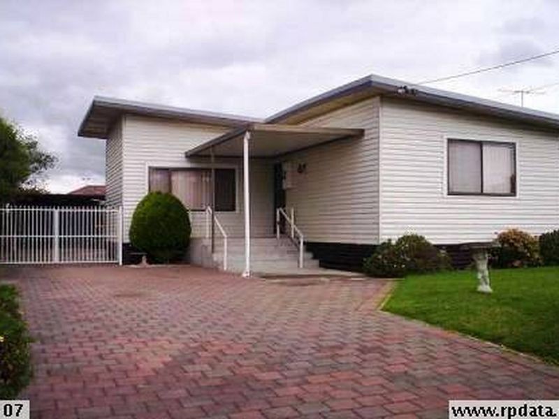 34 Burns Street, Frankston VIC 3199