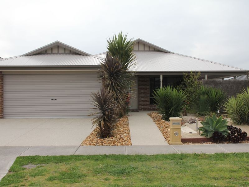16 Broadstone Way, Cranbourne VIC 3977
