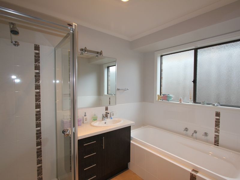 16 Broadstone Way, Cranbourne VIC 3977