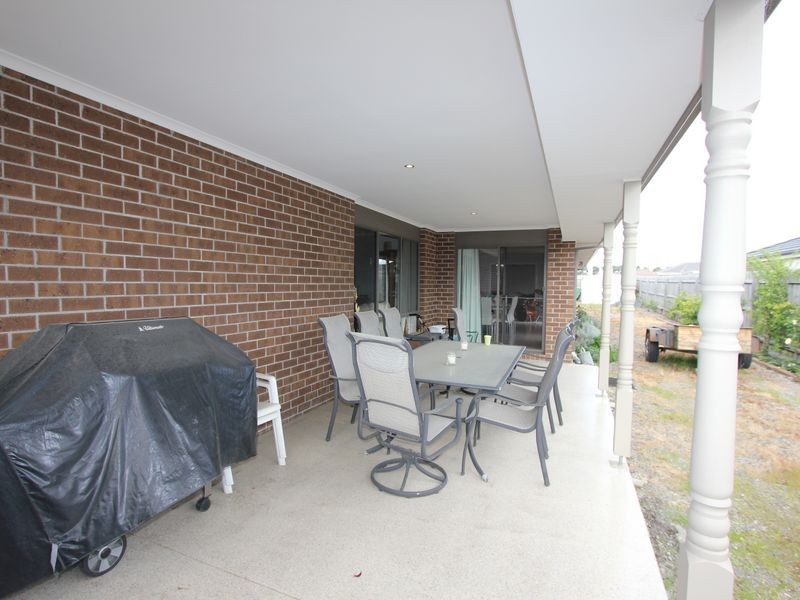 16 Broadstone Way, Cranbourne VIC 3977