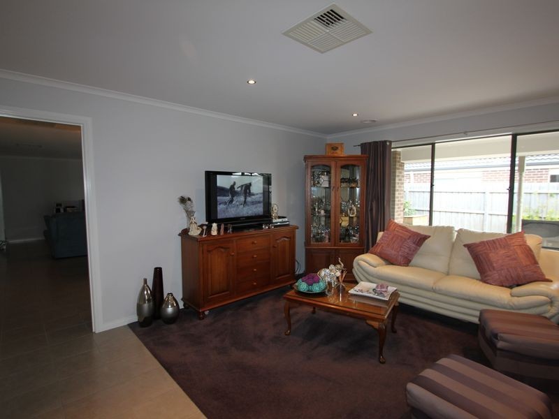 16 Broadstone Way, Cranbourne VIC 3977