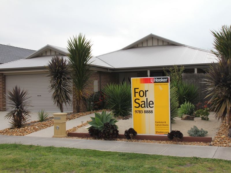 16 Broadstone Way, Cranbourne VIC 3977