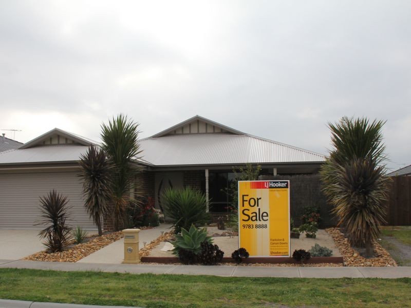 16 Broadstone Way, Cranbourne VIC 3977