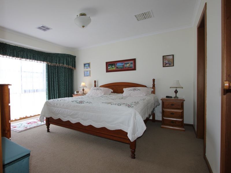 14 Pimmys Court, Skye VIC 3977