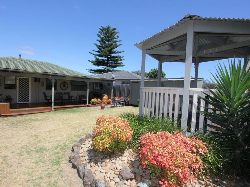 89 Monterey Boulevard, Frankston North VIC 3200