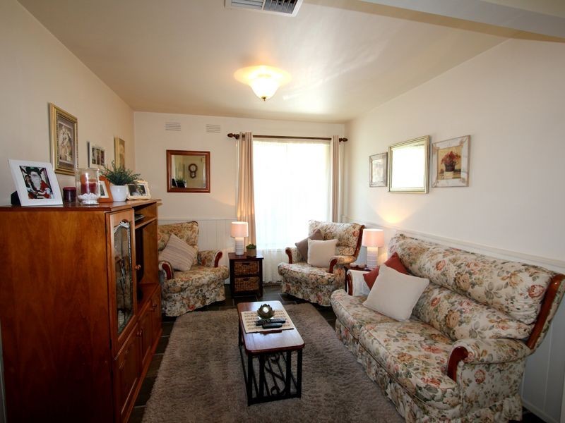 34 Bunarong Drive, Frankston VIC 3199