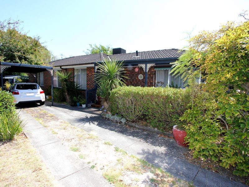 34 Bunarong Drive, Frankston VIC 3199