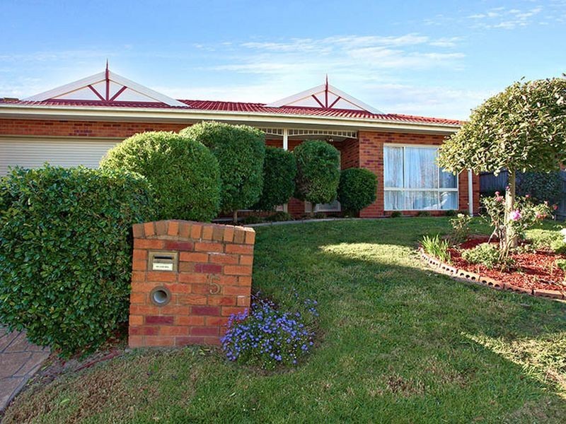 5 Fernleigh Court, Langwarrin VIC 3910