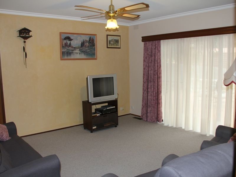 8 Hillside Grove, Frankston South VIC 3199