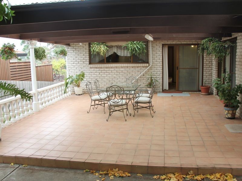 8 Hillside Grove, Frankston South VIC 3199