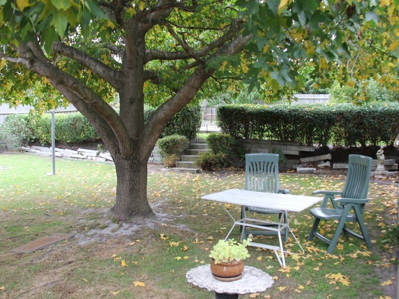 8 Hillside Grove, Frankston South VIC 3199