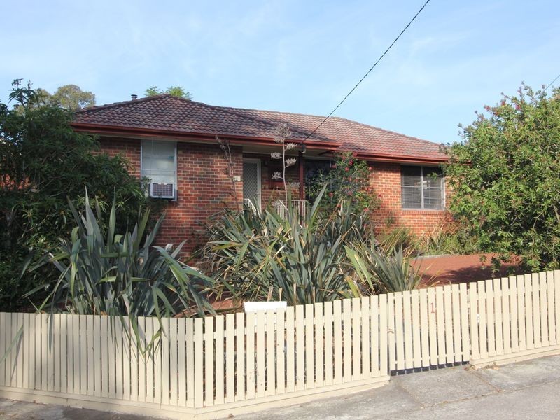 1 Alpina Street, Frankston North VIC 3200