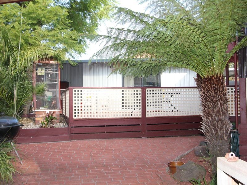 1 Alpina Street, Frankston North VIC 3200