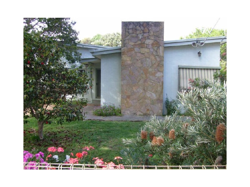 2 Roberta Grove, Frankston VIC 3199