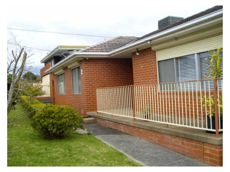 2 Pembroke Avenue, Frankston VIC 3199
