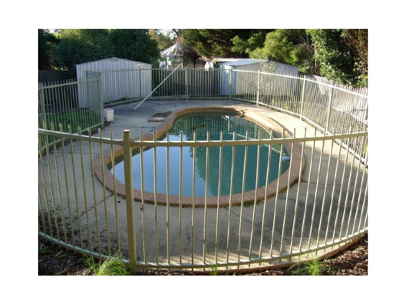 4 Chantilly Court, Frankston VIC 3199