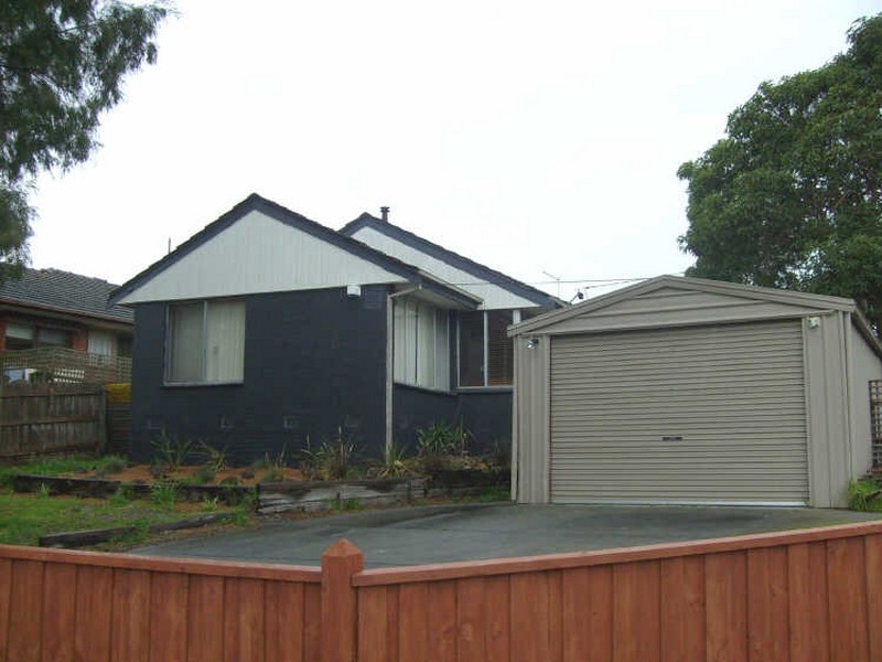 2 Benanee Drive, Frankston VIC 3199