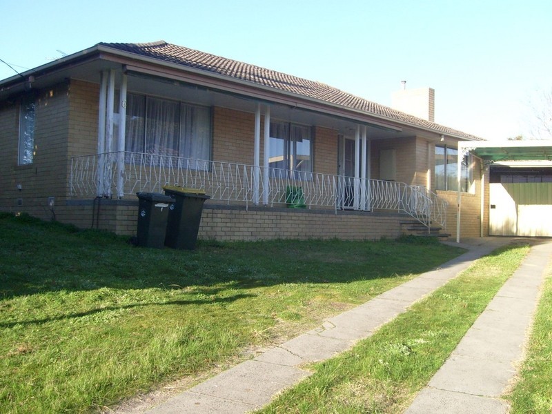 6 Carmel Court, Frankston VIC 3199